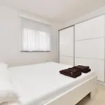 396 شقة