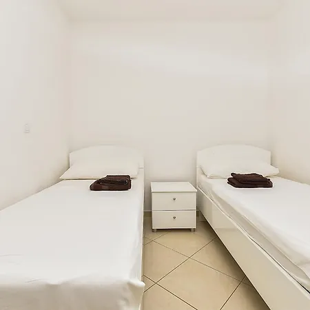396 Μεντουλίν