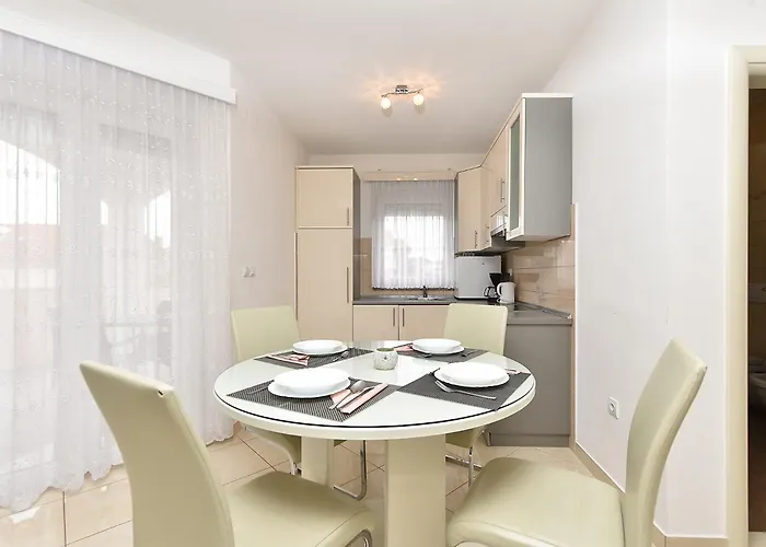 Apartament 396 *