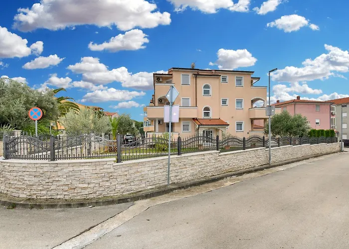 Apartament 396 *