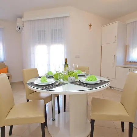 Apartment 396
